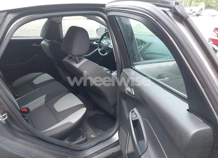 Photo 8 of 2012 Ford Focus SE (VIN 1FAHP3K25CL402149)