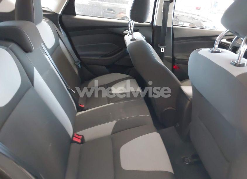 Photo 8 of 2012 Ford Focus SE (VIN 1FAHP3K26CL102281)