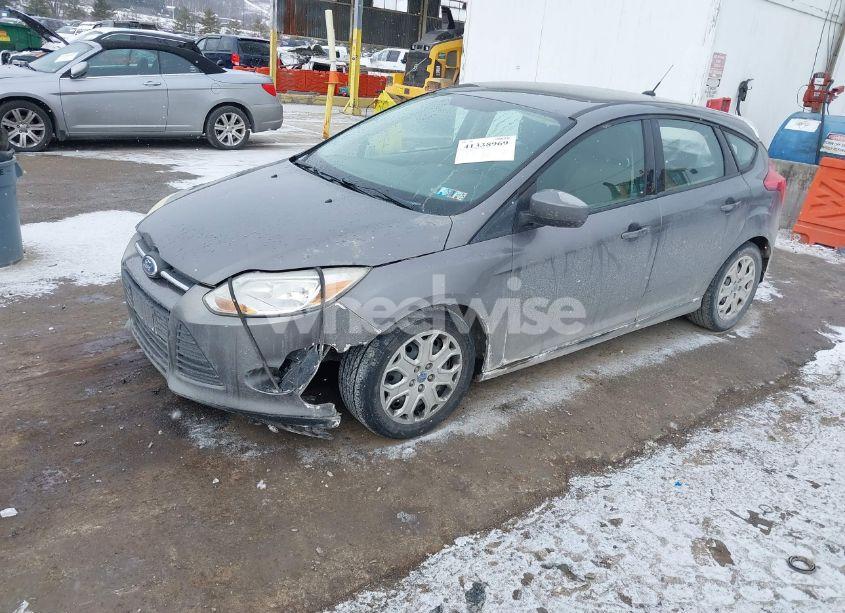 Photo 2 of 2012 Ford Focus SE (VIN 1FAHP3K26CL182830)
