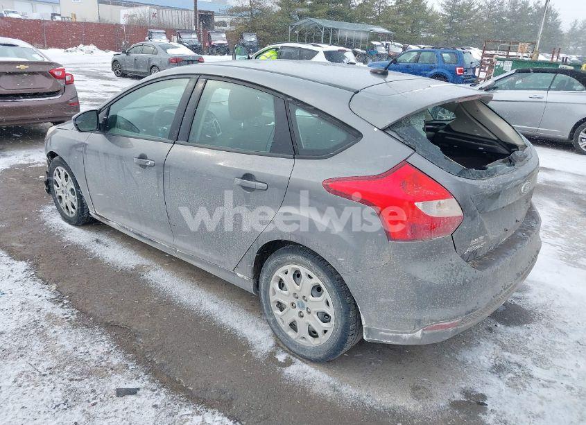 Photo 3 of 2012 Ford Focus SE (VIN 1FAHP3K26CL182830)
