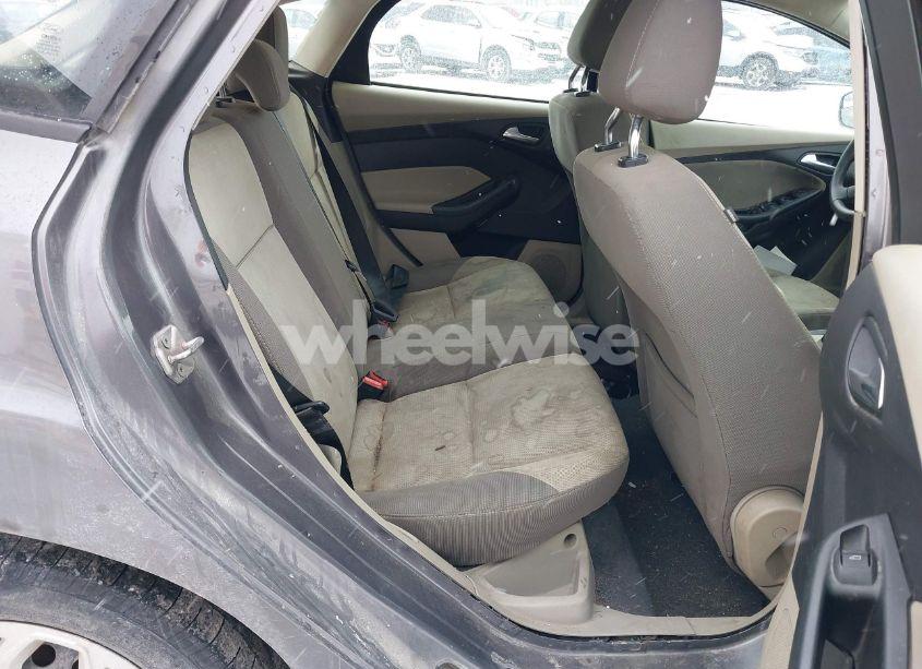 Photo 8 of 2012 Ford Focus SE (VIN 1FAHP3K26CL182830)