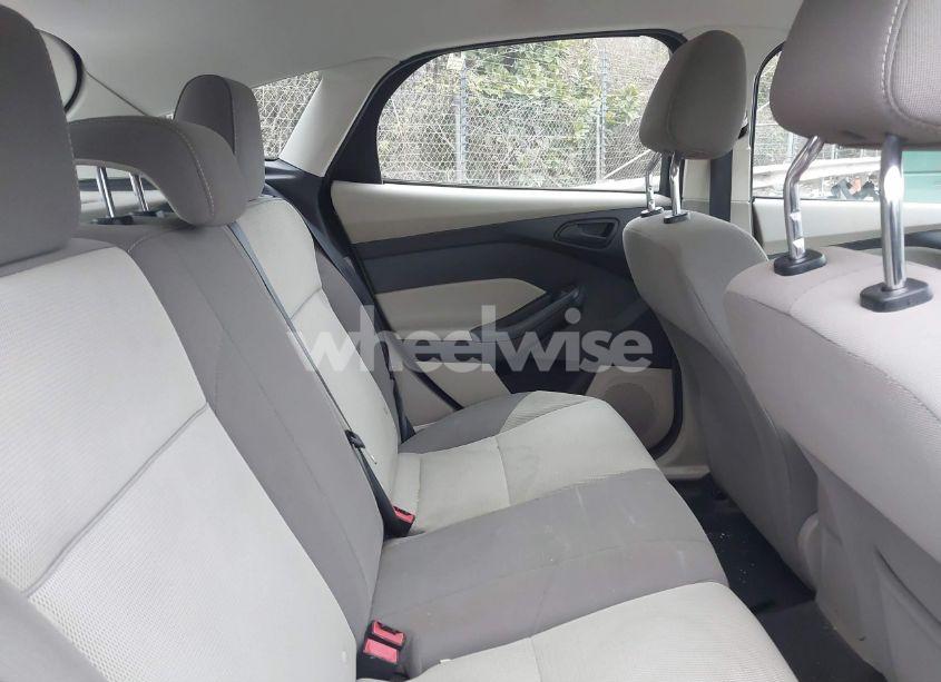 Photo 8 of 2012 Ford Focus SE (VIN 1FAHP3K26CL275248)