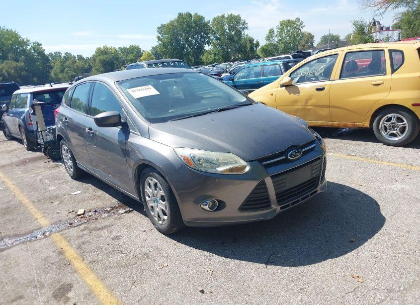 2012 Ford Focus SE (VIN 1FAHP3K26CL332175) main photo