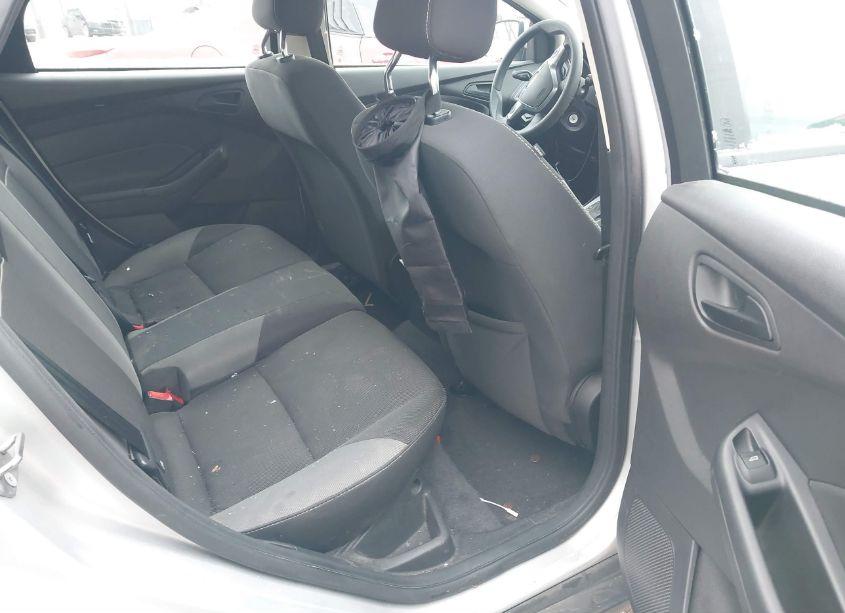 Photo 8 of 2012 Ford Focus SE (VIN 1FAHP3K26CL337456)