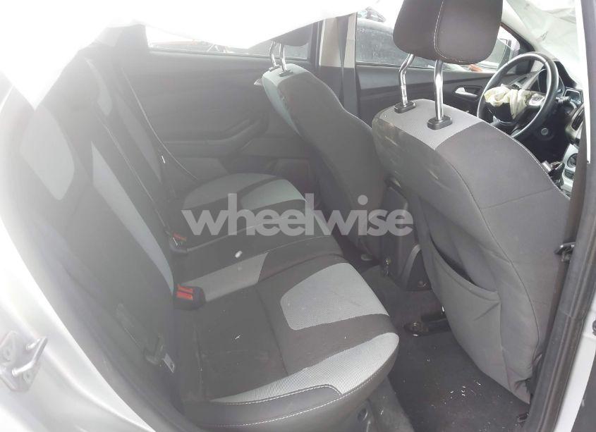 Photo 8 of 2012 Ford Focus SE (VIN 1FAHP3K26CL384230)