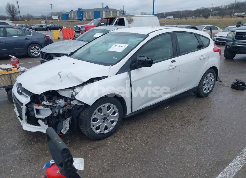 Photo 2 of 2012 Ford Focus SE (VIN 1FAHP3K26CL392523)