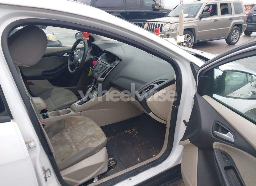 Photo 5 of 2012 Ford Focus SE (VIN 1FAHP3K26CL392523)