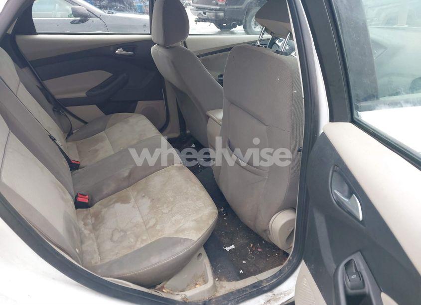 Photo 8 of 2012 Ford Focus SE (VIN 1FAHP3K26CL392523)