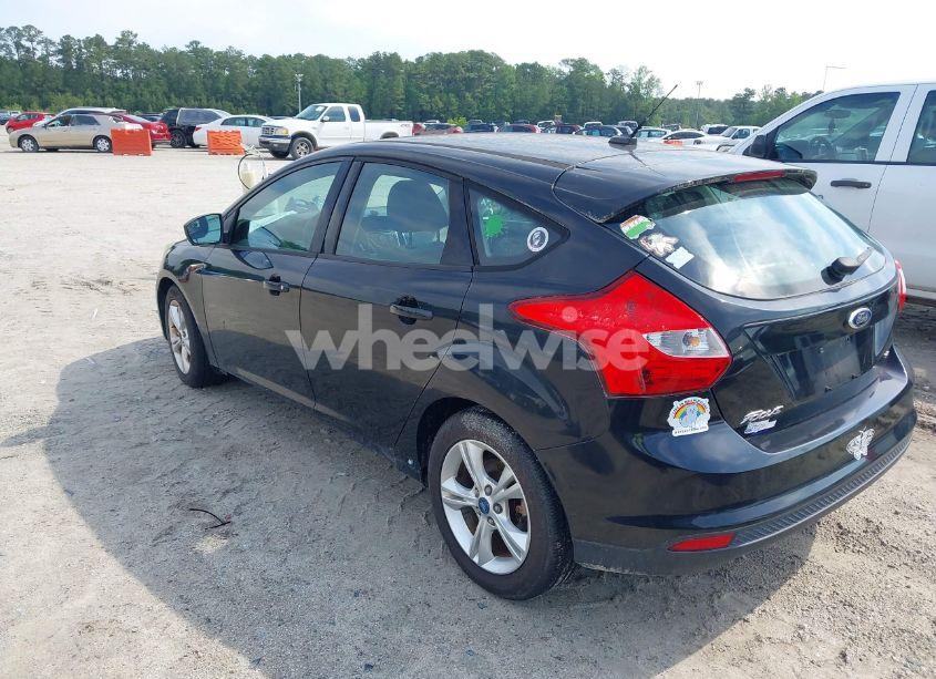 Photo 3 of 2012 Ford Focus SE (VIN 1FAHP3K26CL407537)