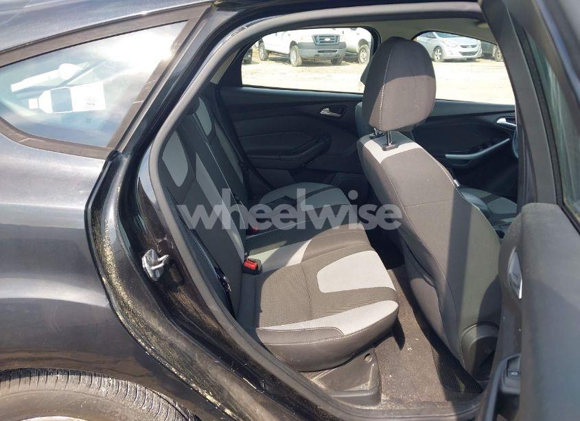 Photo 8 of 2012 Ford Focus SE (VIN 1FAHP3K26CL407537)