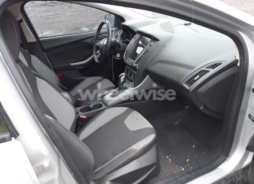 Photo 5 of 2012 Ford Focus SE (VIN 1FAHP3K27CL152803)