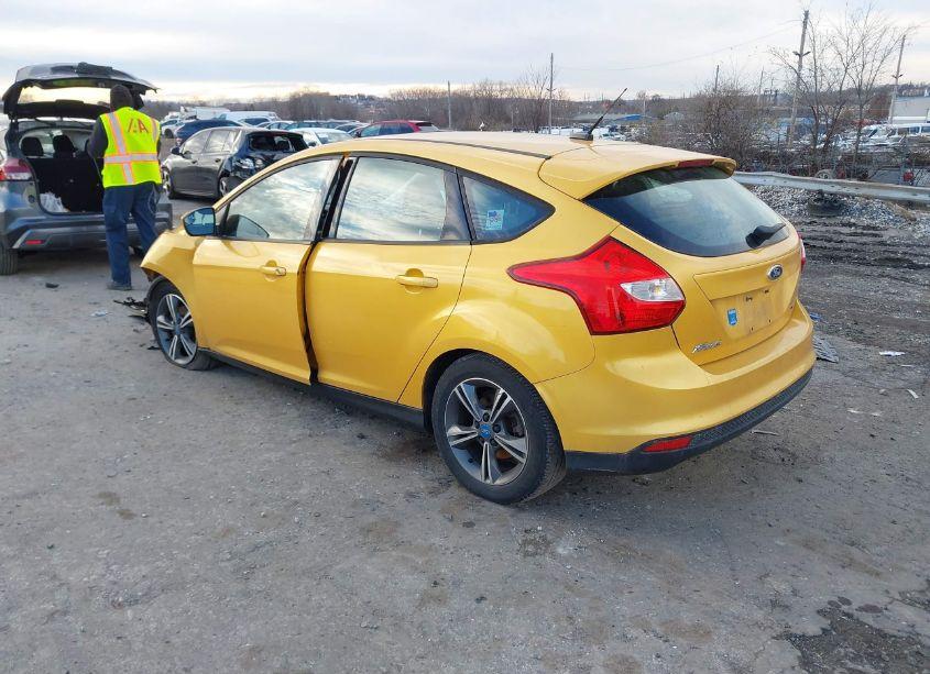 Photo 3 of 2012 Ford Focus SE (VIN 1FAHP3K27CL193531)