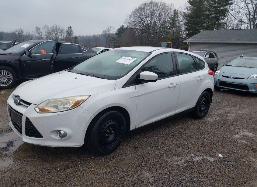 Photo 2 of 2012 Ford Focus SE (VIN 1FAHP3K27CL197238)