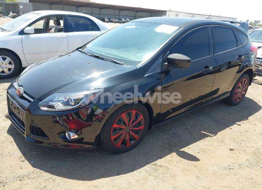 Photo 2 of 2012 Ford Focus SE (VIN 1FAHP3K27CL267885)