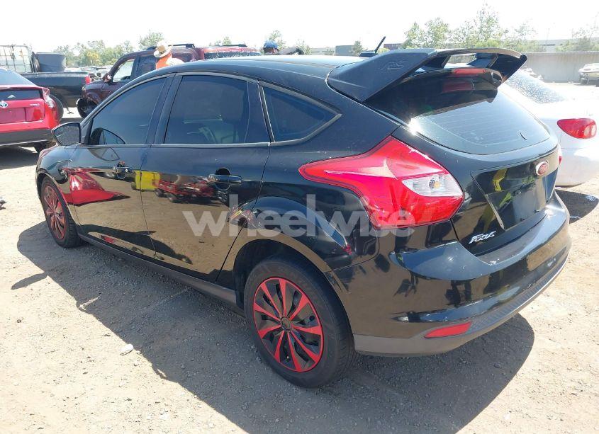 Photo 3 of 2012 Ford Focus SE (VIN 1FAHP3K27CL267885)