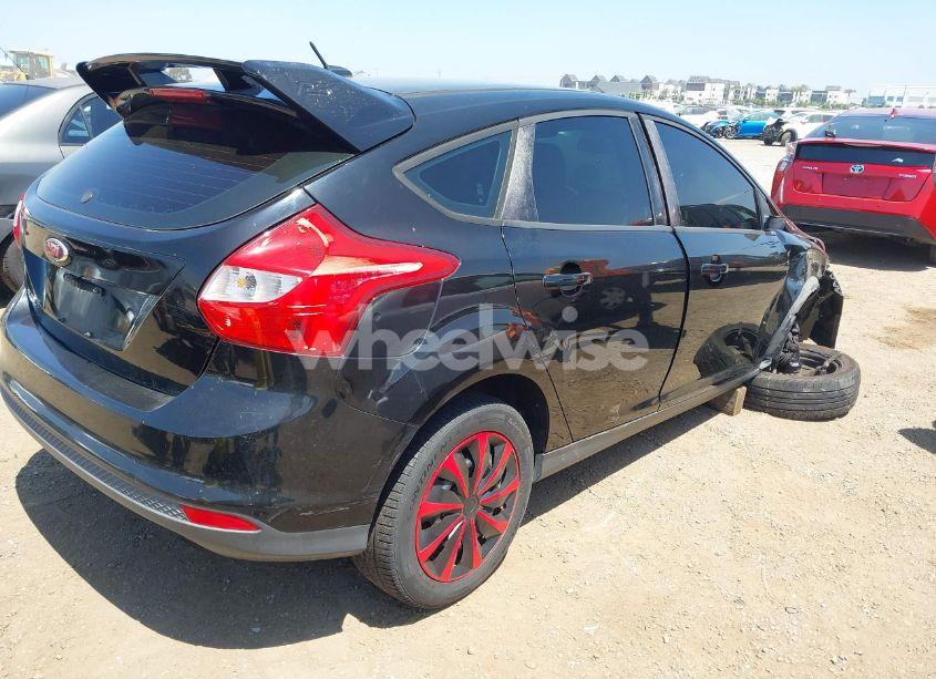 Photo 4 of 2012 Ford Focus SE (VIN 1FAHP3K27CL267885)