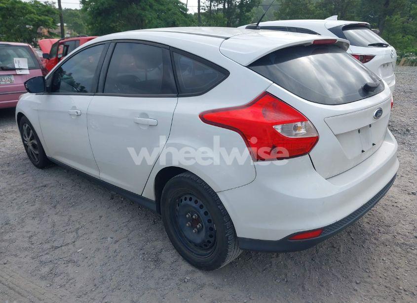 Photo 3 of 2012 Ford Focus SE (VIN 1FAHP3K27CL270382)