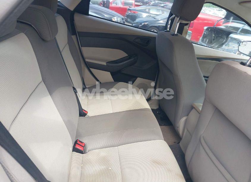 Photo 8 of 2012 Ford Focus SE (VIN 1FAHP3K27CL270382)