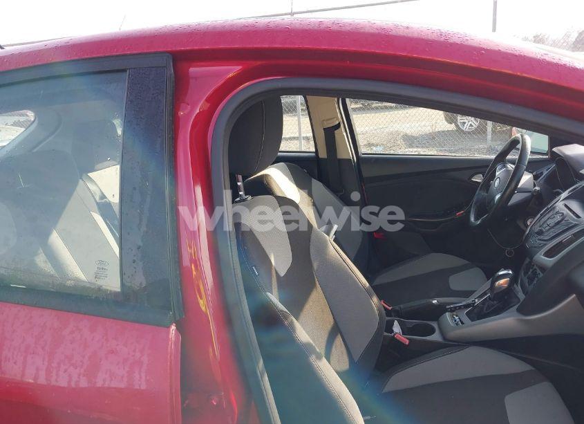 Photo 5 of 2012 Ford Focus SE (VIN 1FAHP3K27CL369719)