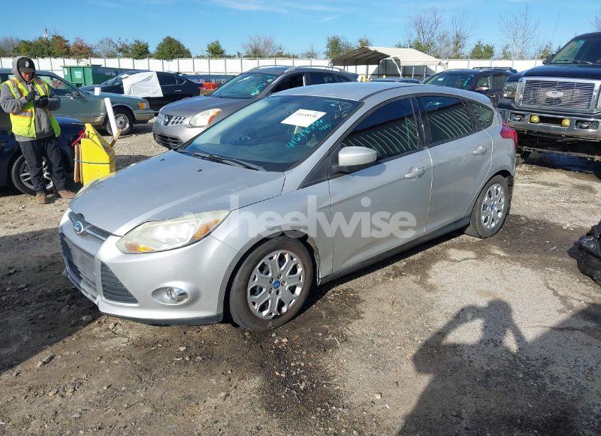 Photo 2 of 2012 Ford Focus SE (VIN 1FAHP3K28CL106235)