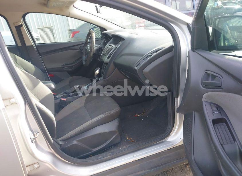 Photo 5 of 2012 Ford Focus SE (VIN 1FAHP3K28CL106235)