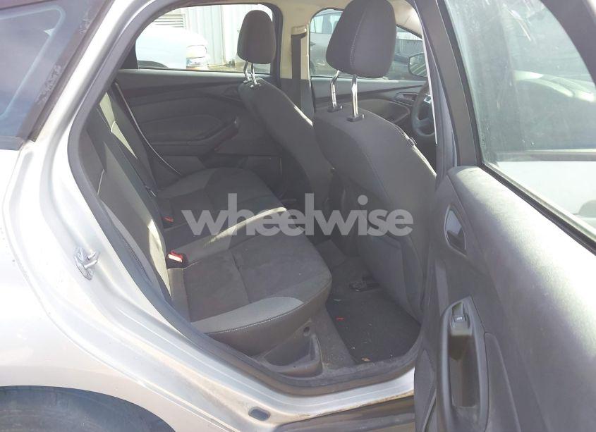 Photo 8 of 2012 Ford Focus SE (VIN 1FAHP3K28CL106235)