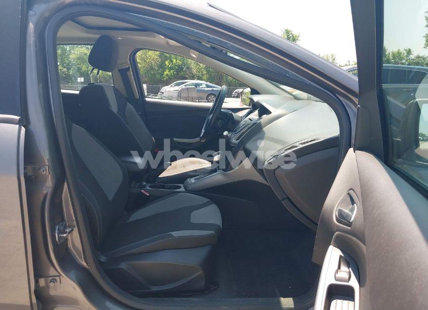 Photo 5 of 2012 Ford Focus SE (VIN 1FAHP3K28CL229646)