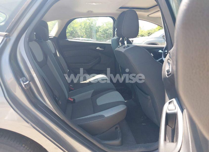 Photo 8 of 2012 Ford Focus SE (VIN 1FAHP3K28CL229646)