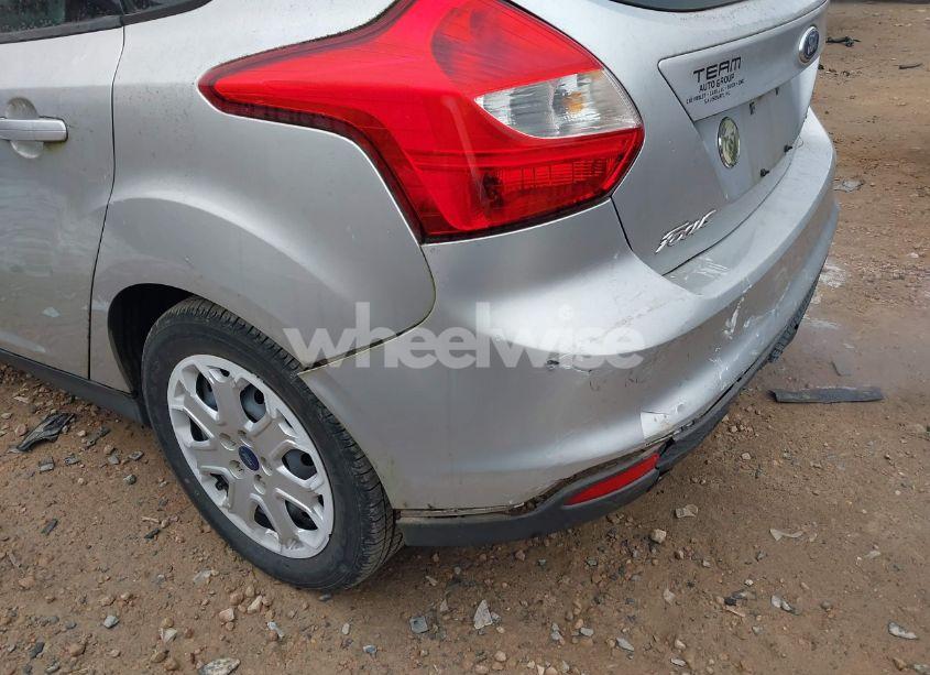 Photo 6 of 2012 Ford Focus SE (VIN 1FAHP3K28CL360317)