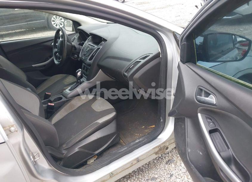 Photo 5 of 2012 Ford Focus SE (VIN 1FAHP3K28CL369762)