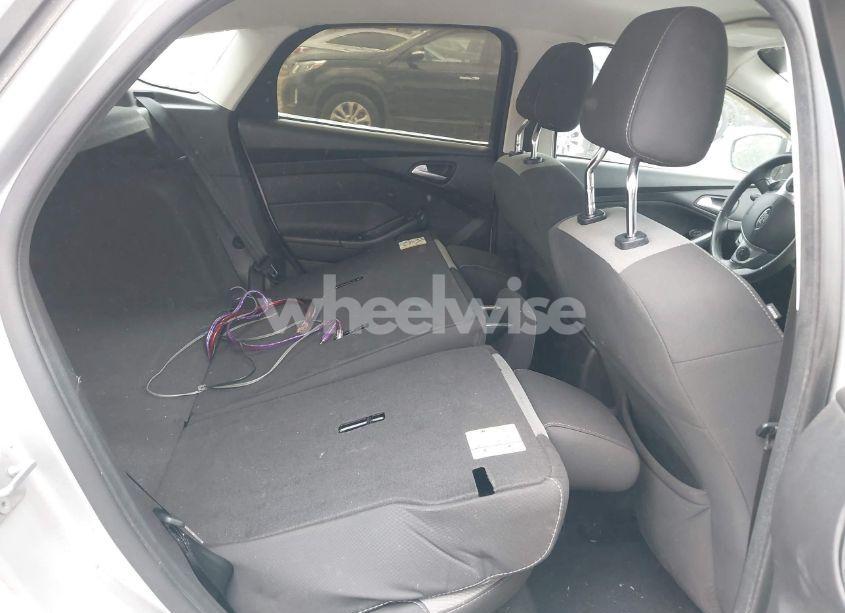 Photo 8 of 2012 Ford Focus SE (VIN 1FAHP3K28CL369762)