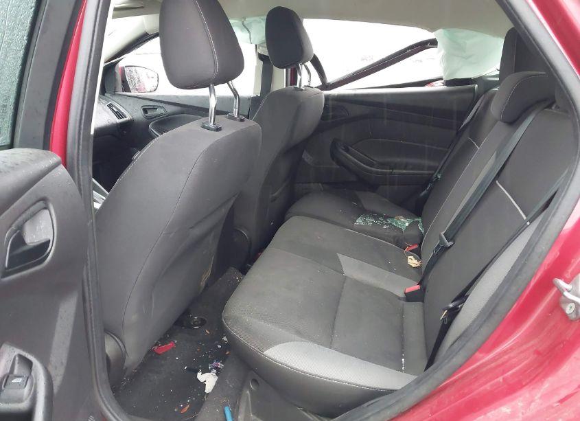 Photo 8 of 2012 Ford Focus SE (VIN 1FAHP3K28CL382186)