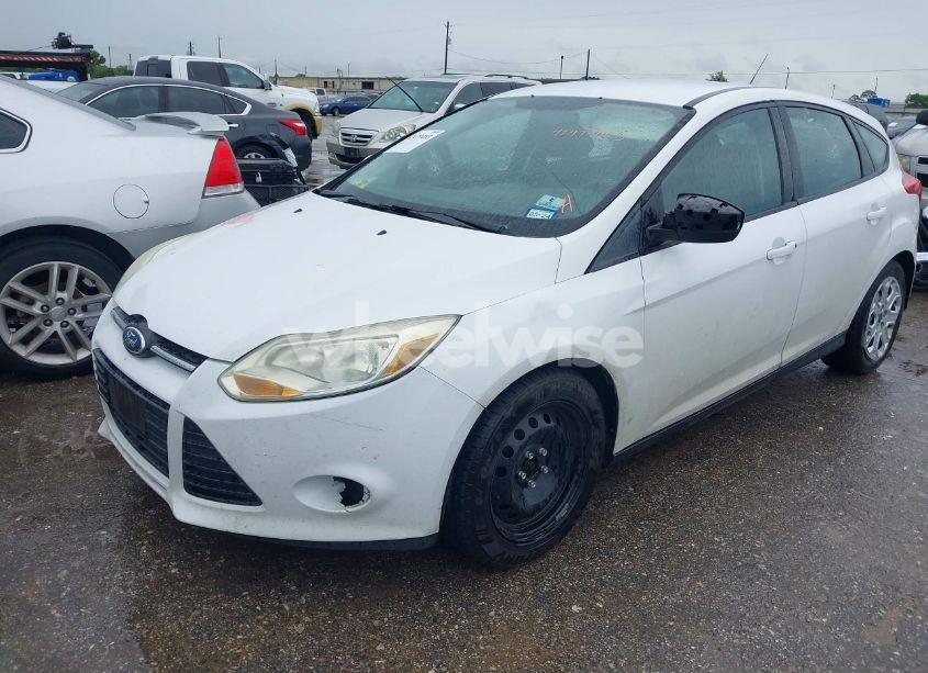 Photo 2 of 2012 Ford Focus SE (VIN 1FAHP3K28CL396234)