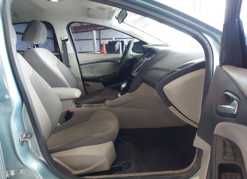 Photo 5 of 2012 Ford Focus SE (VIN 1FAHP3K28CL452625)