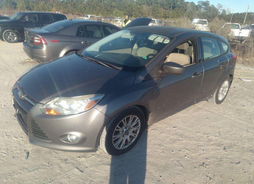 Photo 2 of 2012 Ford Focus SE (VIN 1FAHP3K29CL179128)
