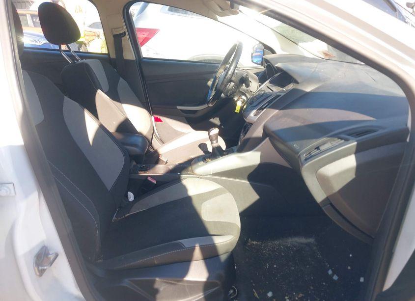 Photo 5 of 2012 Ford Focus SE (VIN 1FAHP3K29CL290469)