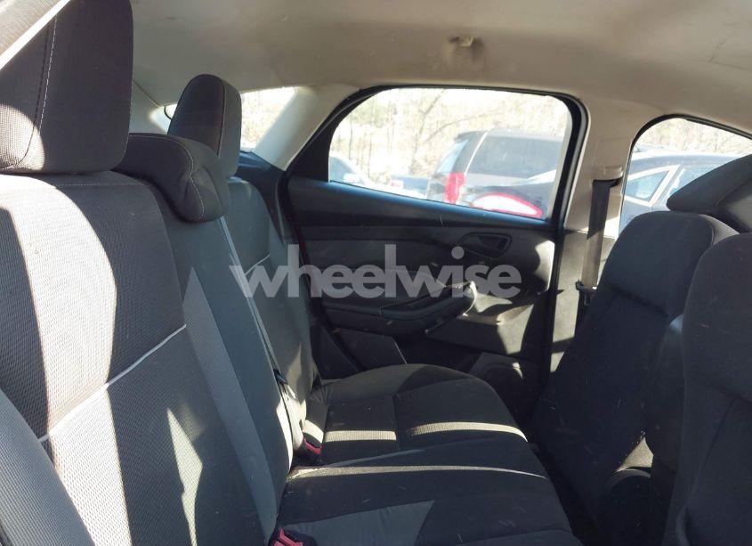 Photo 8 of 2012 Ford Focus SE (VIN 1FAHP3K29CL390121)