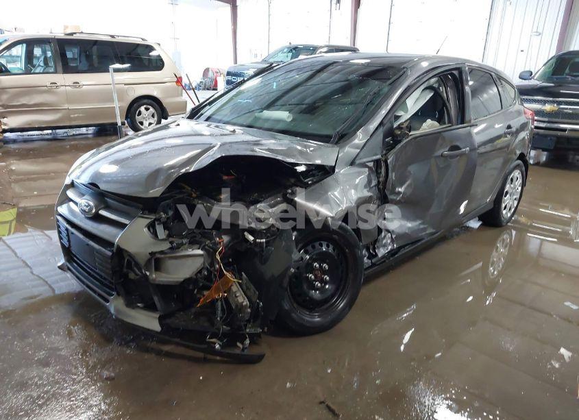 Photo 2 of 2012 Ford Focus SE (VIN 1FAHP3K2XCL139690)