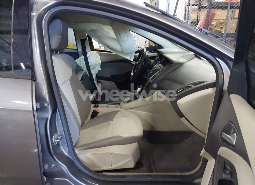 Photo 5 of 2012 Ford Focus SE (VIN 1FAHP3K2XCL139690)