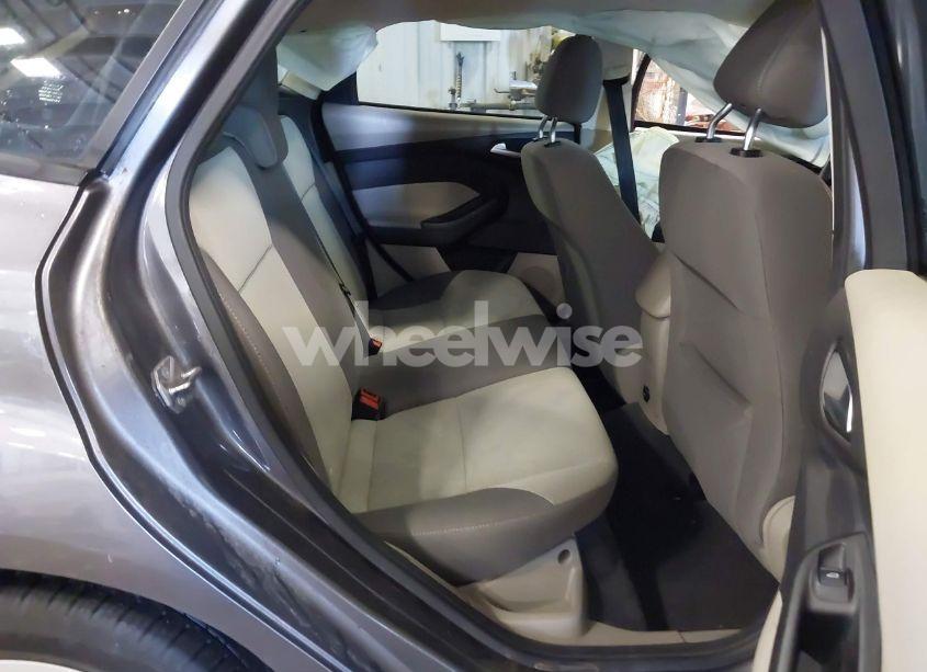 Photo 8 of 2012 Ford Focus SE (VIN 1FAHP3K2XCL139690)