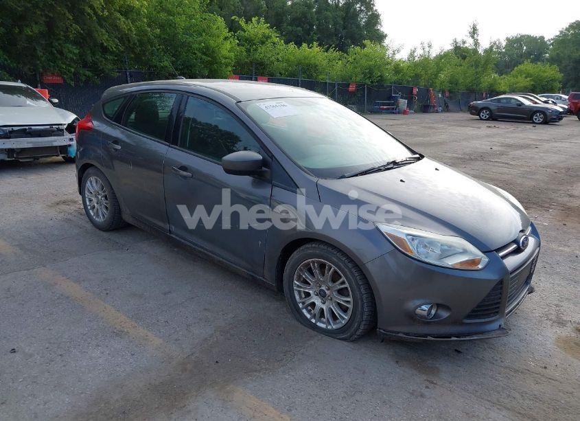 2012 Ford Focus SE (VIN 1FAHP3K2XCL216879) main photo