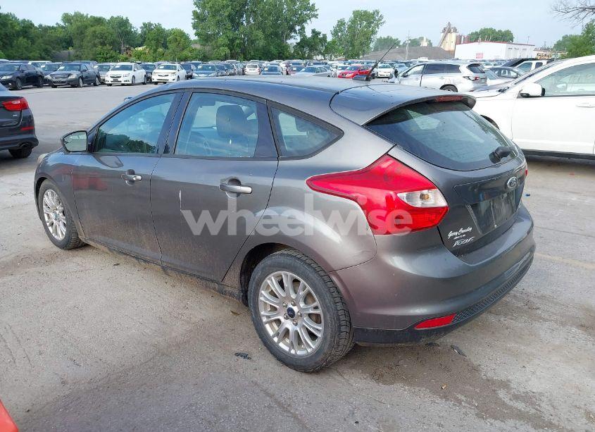 Photo 3 of 2012 Ford Focus SE (VIN 1FAHP3K2XCL216879)