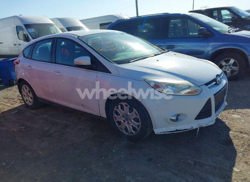 2012 Ford Focus SE (VIN 1FAHP3K2XCL276399) main photo