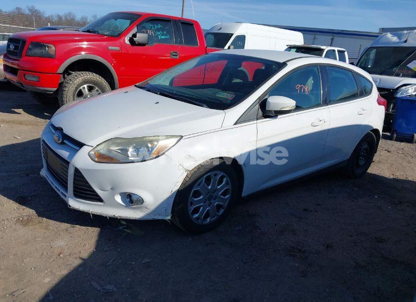Photo 2 of 2012 Ford Focus SE (VIN 1FAHP3K2XCL276399)