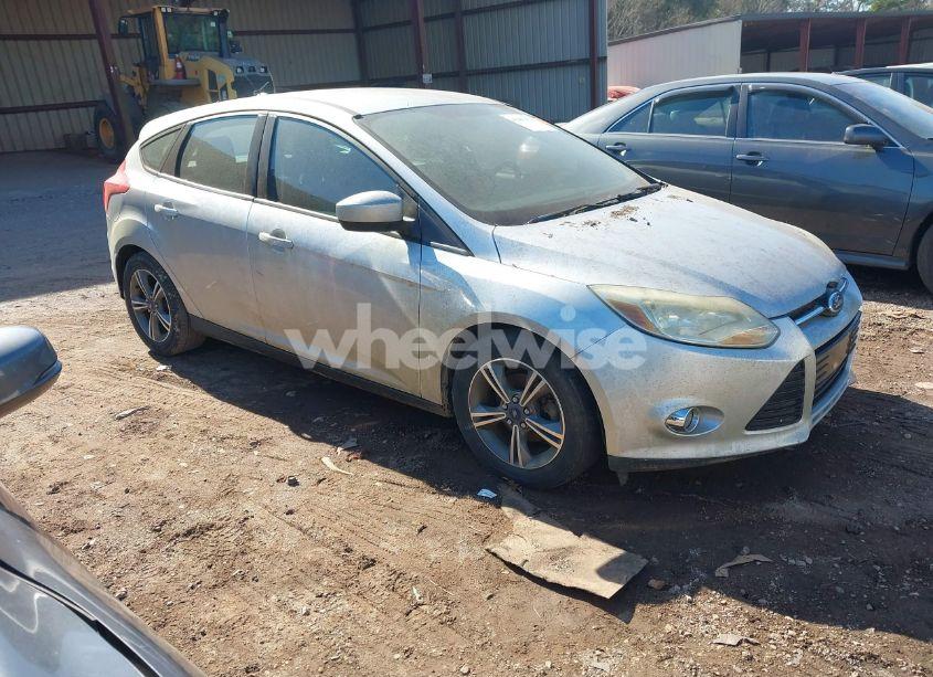 2012 Ford Focus SE (VIN 1FAHP3K2XCL327447) main photo