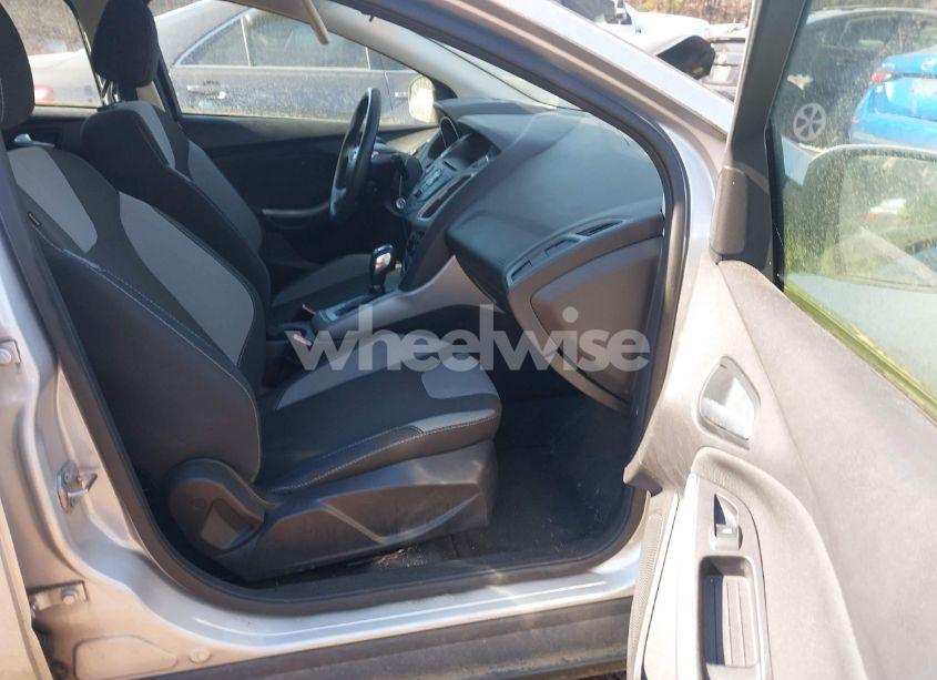 Photo 5 of 2012 Ford Focus SE (VIN 1FAHP3K2XCL327447)