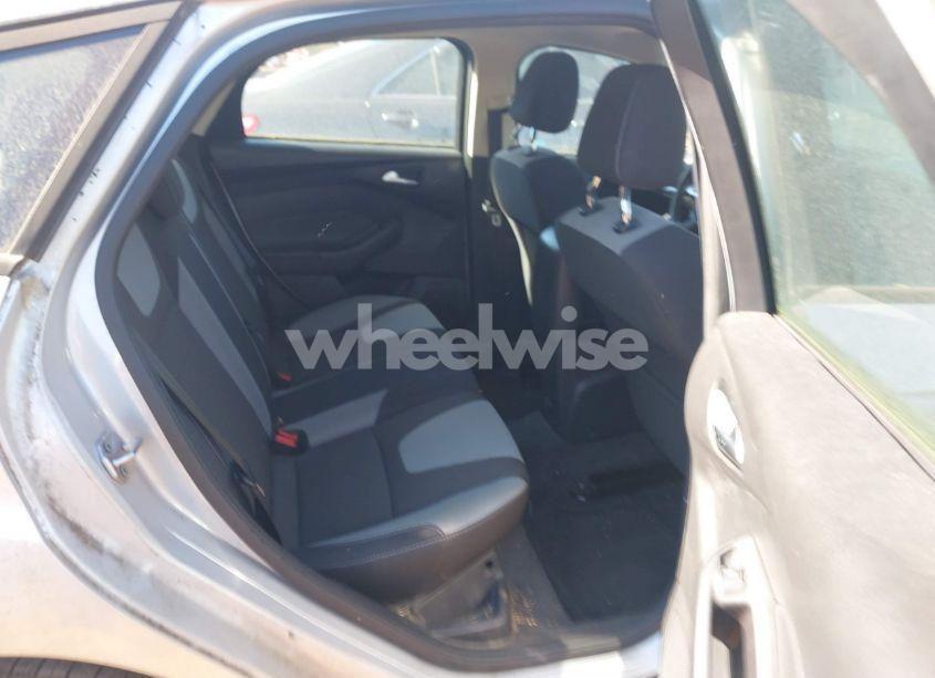 Photo 8 of 2012 Ford Focus SE (VIN 1FAHP3K2XCL327447)