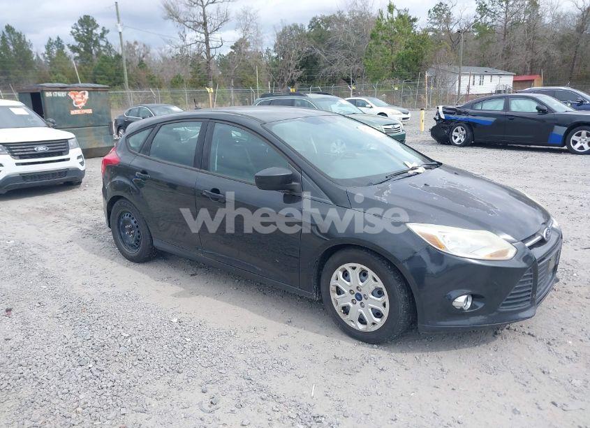 2012 Ford Focus SE (VIN 1FAHP3K2XCL332177) main photo