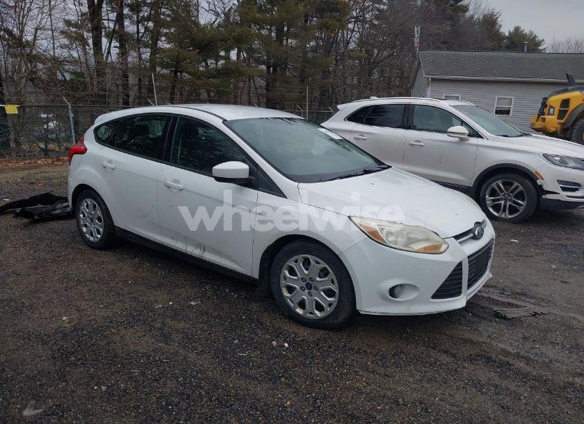 2012 Ford Focus SE (VIN 1FAHP3K2XCL387664) main photo