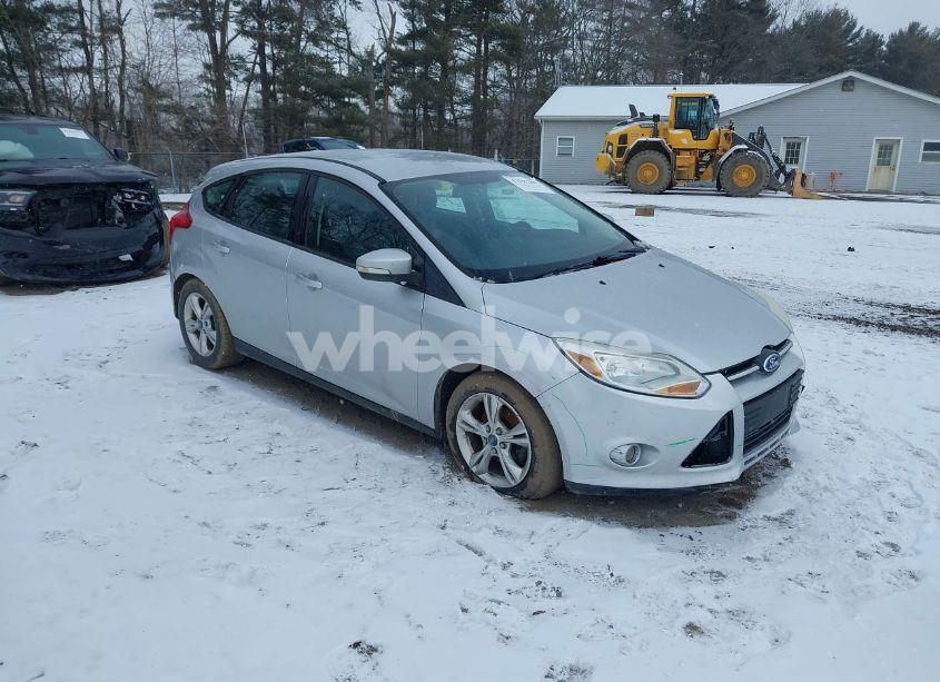 2012 Ford Focus SE (VIN 1FAHP3K2XCL442940) main photo